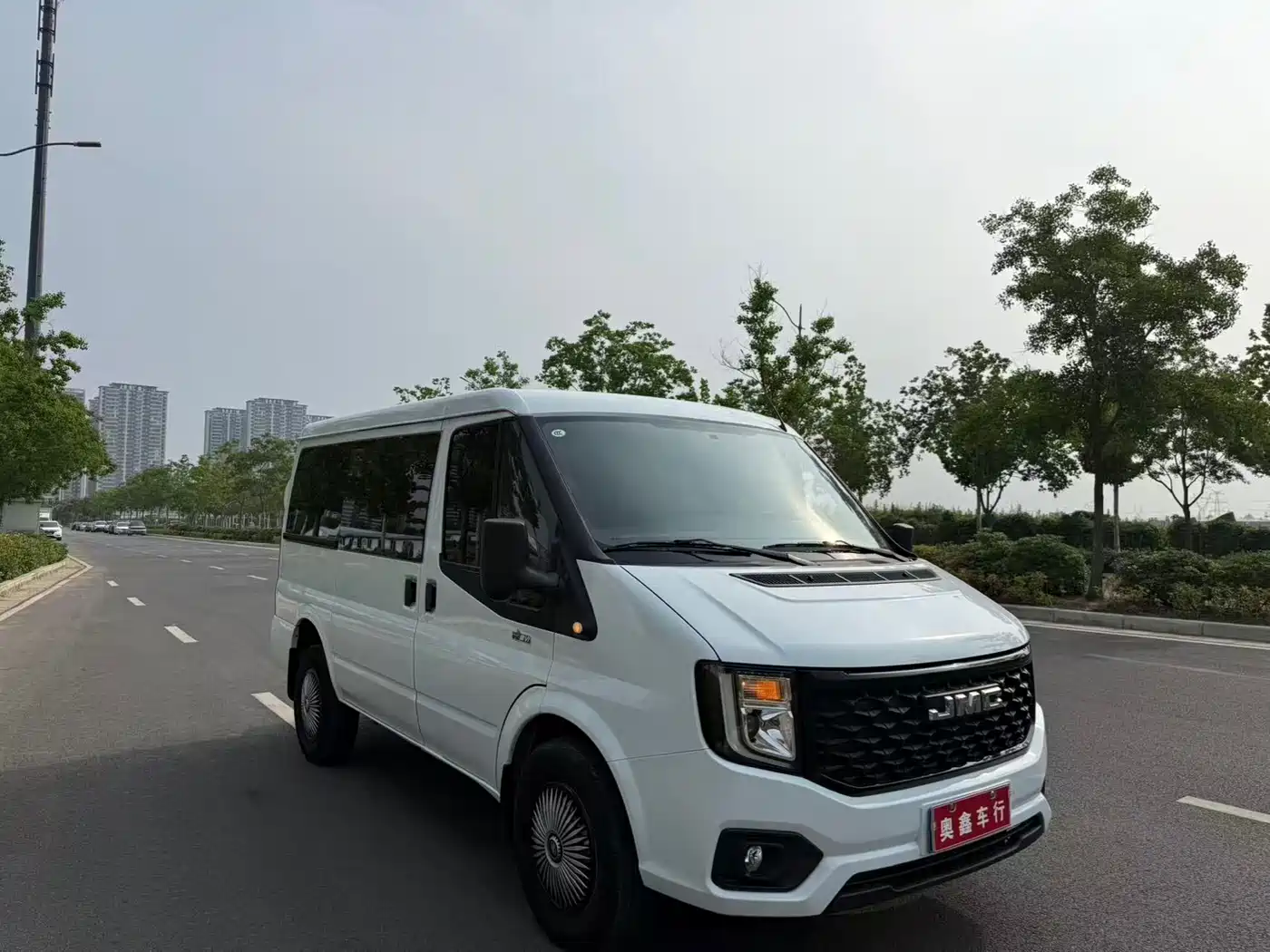 Jiangling JMC Fushun 2023 2.0T Automatic Short Wheelbase Low Roof Commercial MPV 6 Seats (Dual Swing Doors)