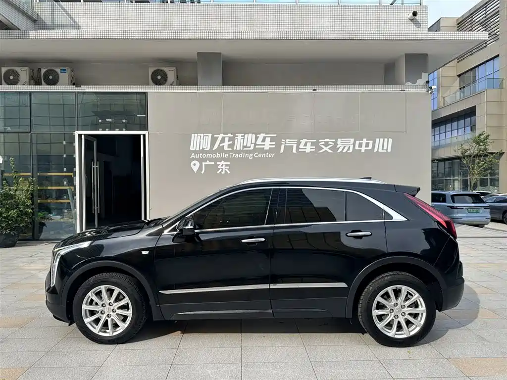 CADILLAC XT4