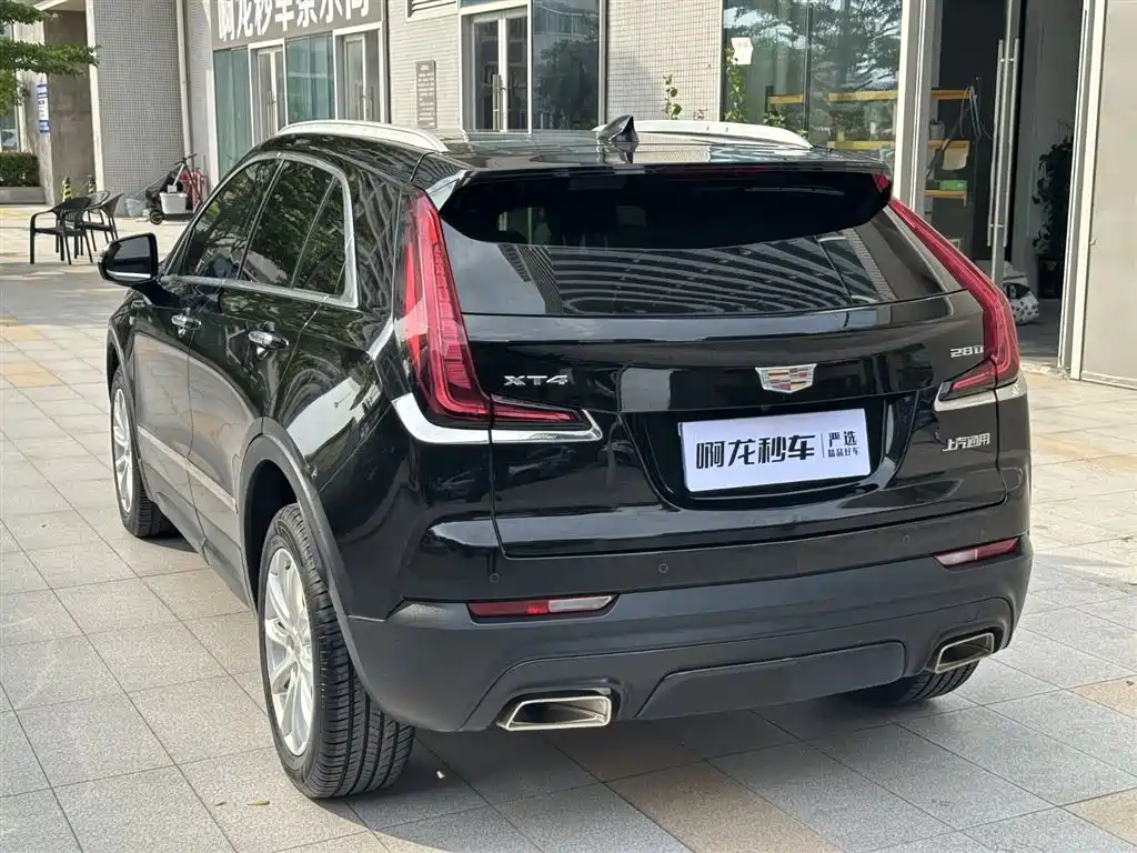 CADILLAC XT4