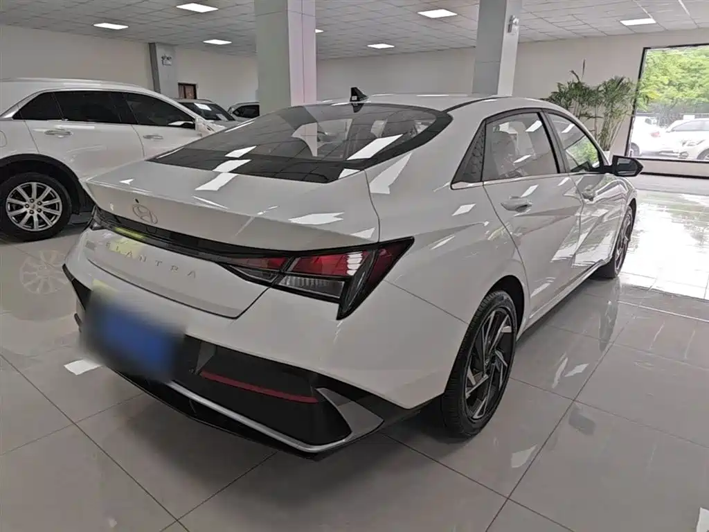 Hyundai Elantra 2023 1.5L CVT GLX Elite Edition фото 7