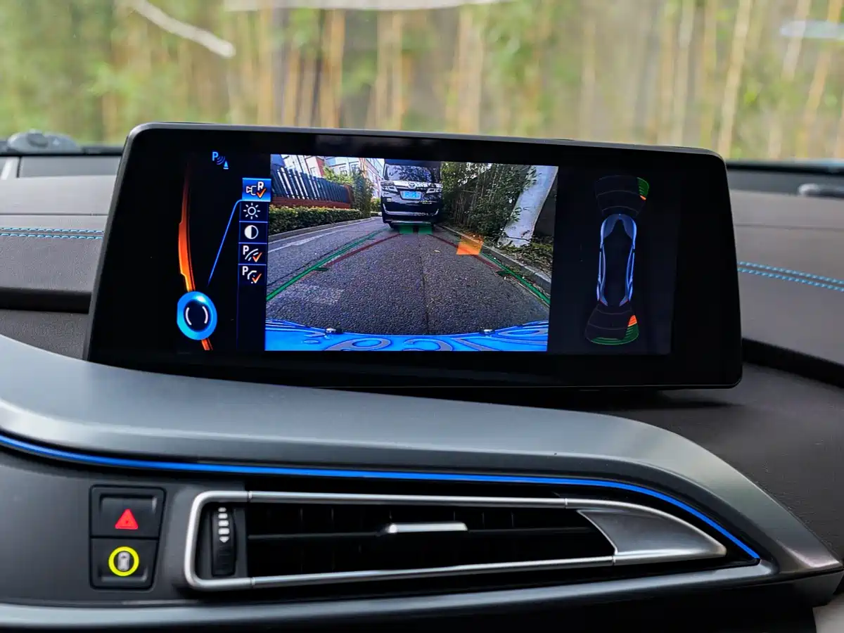 BMW i8 2014 Standard фото 14