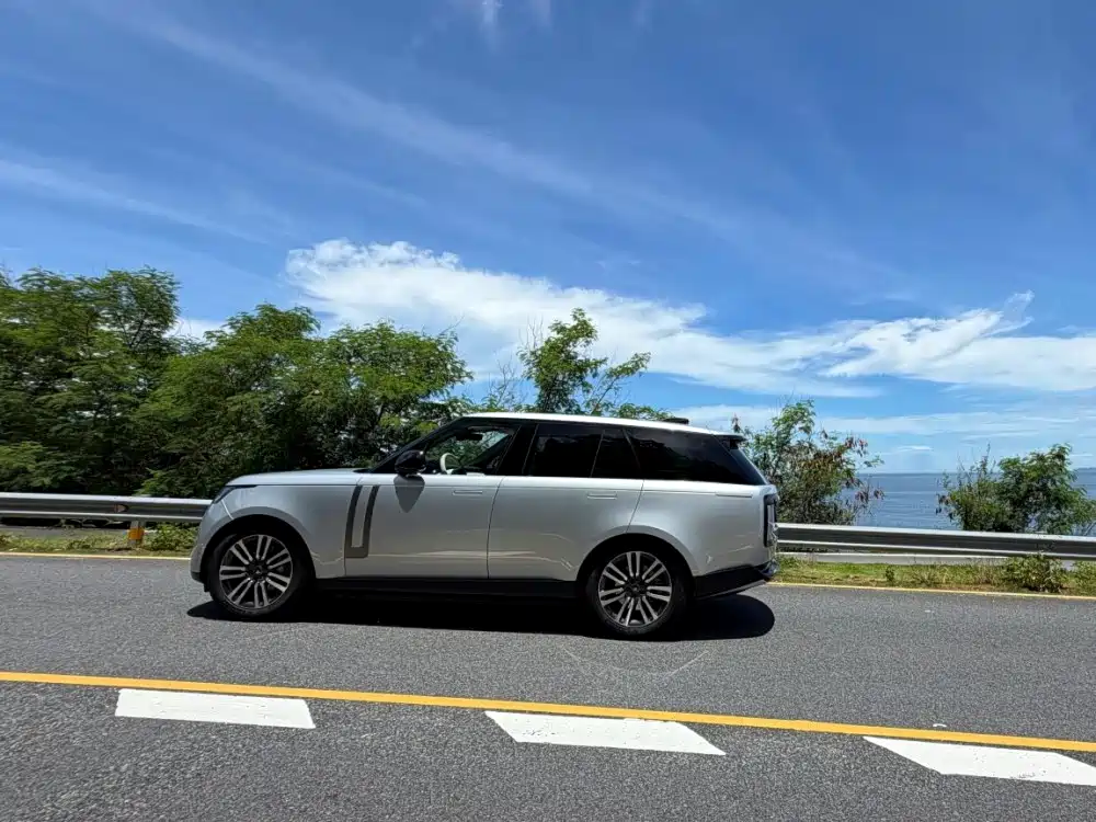 Photo 7 - Land Rover Range Rover