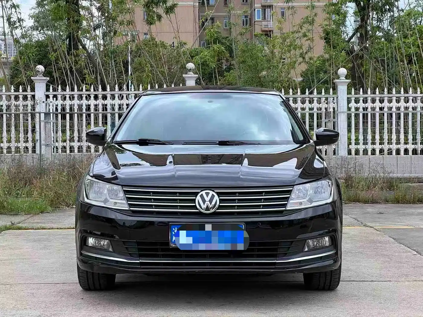 Volkswagen Lavida 2015 1.6L Automatic Comfort Edition фото 3