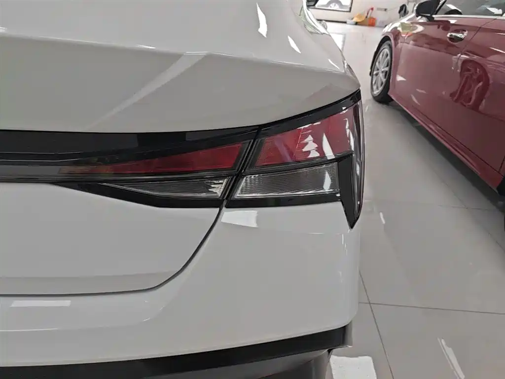 Hyundai Elantra 2023 1.5L CVT GLX Elite Edition фото 8