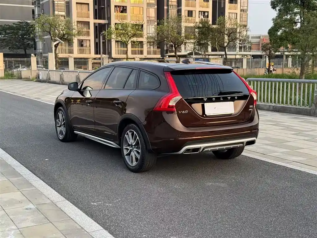 Volvo V60 2018 2017 Cross Country T5 AWD China V