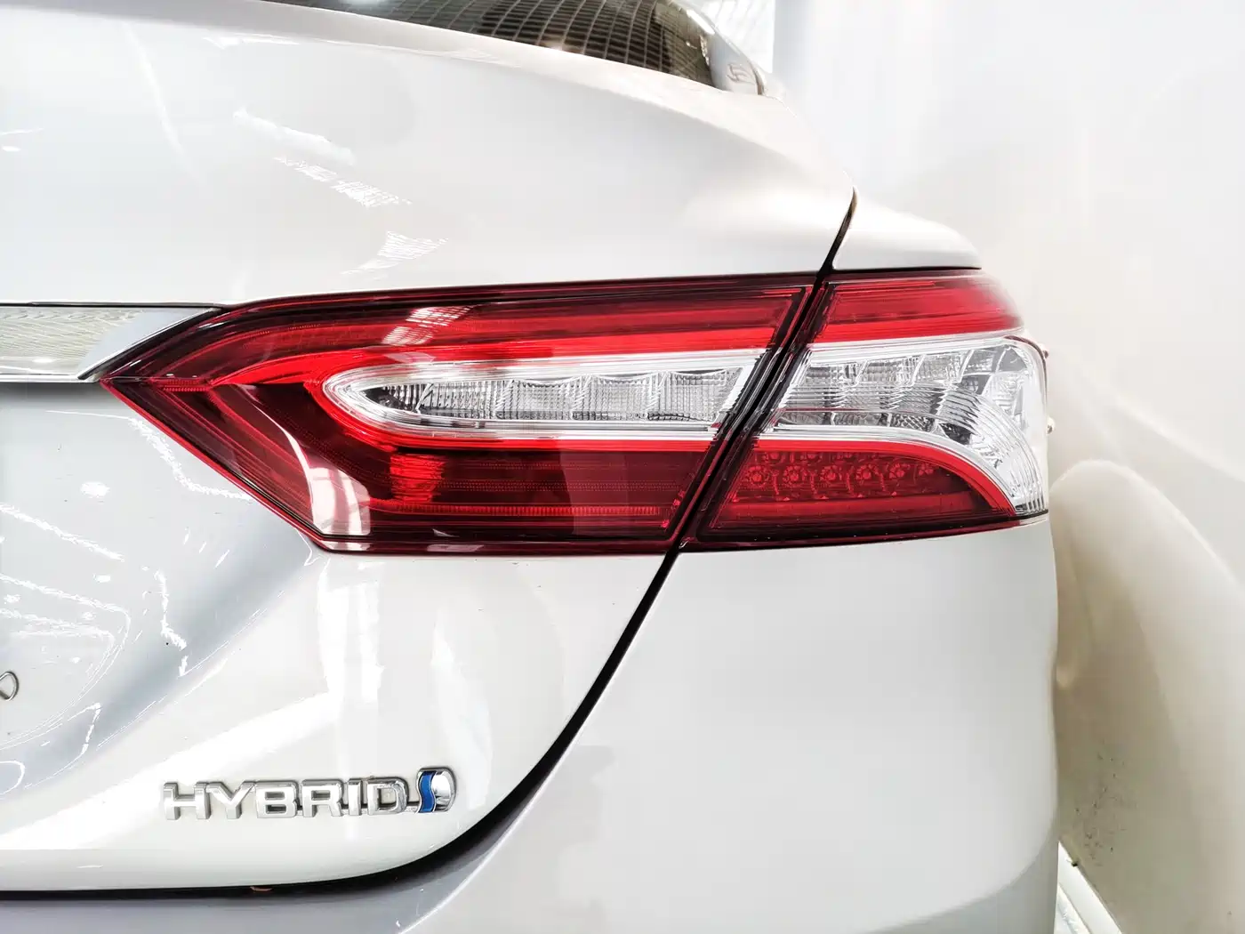 Toyota Camry 2021 Hybrid 2.5HG Luxury Edition фото 8