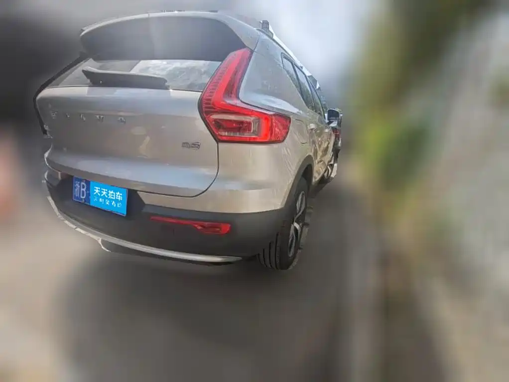 Фото 2 - Volvo XC40