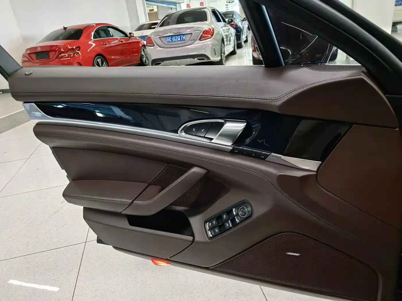 Photo 13 - Porsche Panamera