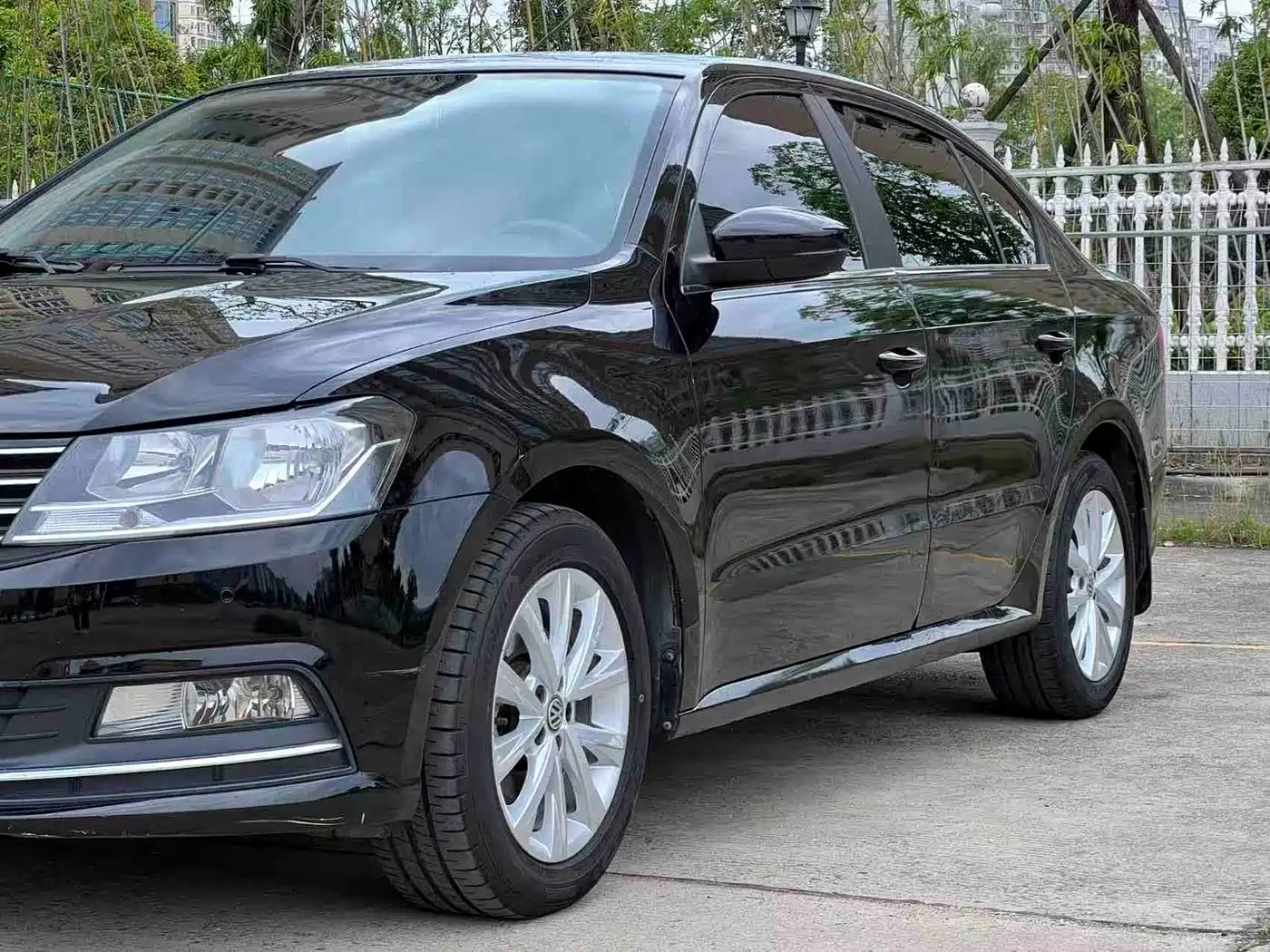 Volkswagen Lavida 2015 1.6L Automatic Comfort Edition фото 21