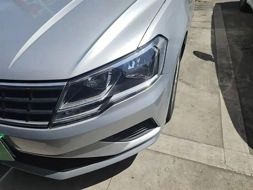 Volkswagen Jetta 2019 Dream Edition 1.5L Manual Fashion фото 24
