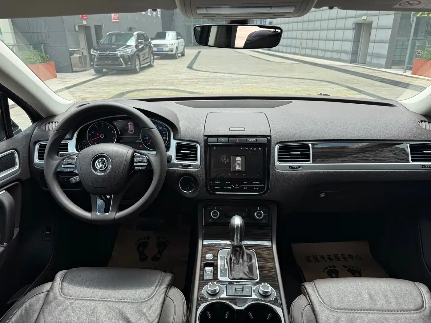 Фото 8 - Volkswagen Touareg