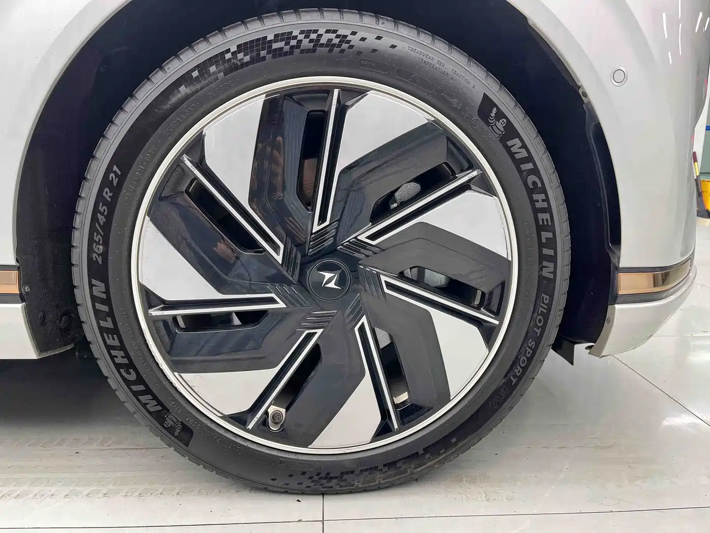 Dongfeng Yipai eπ008 2024 2025 210Ultra Range Extender 5-Seater