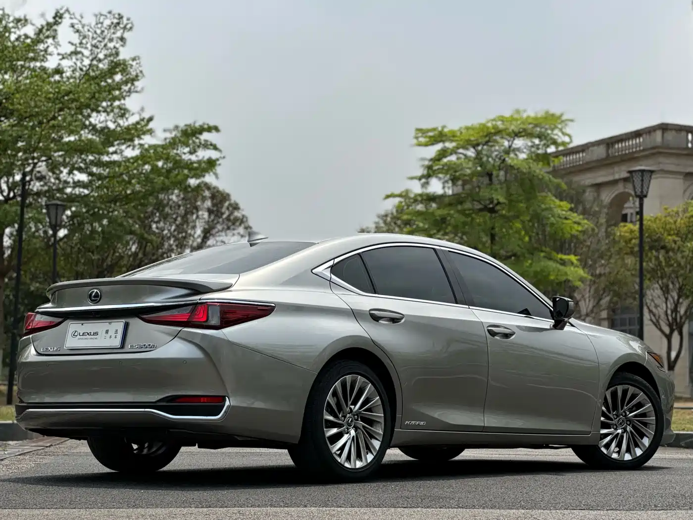 Lexus ES 2021 300h Executive Edition фото 6