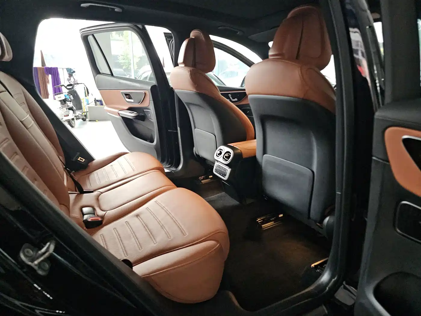 صورة 13 - Mercedes-Benz GLC