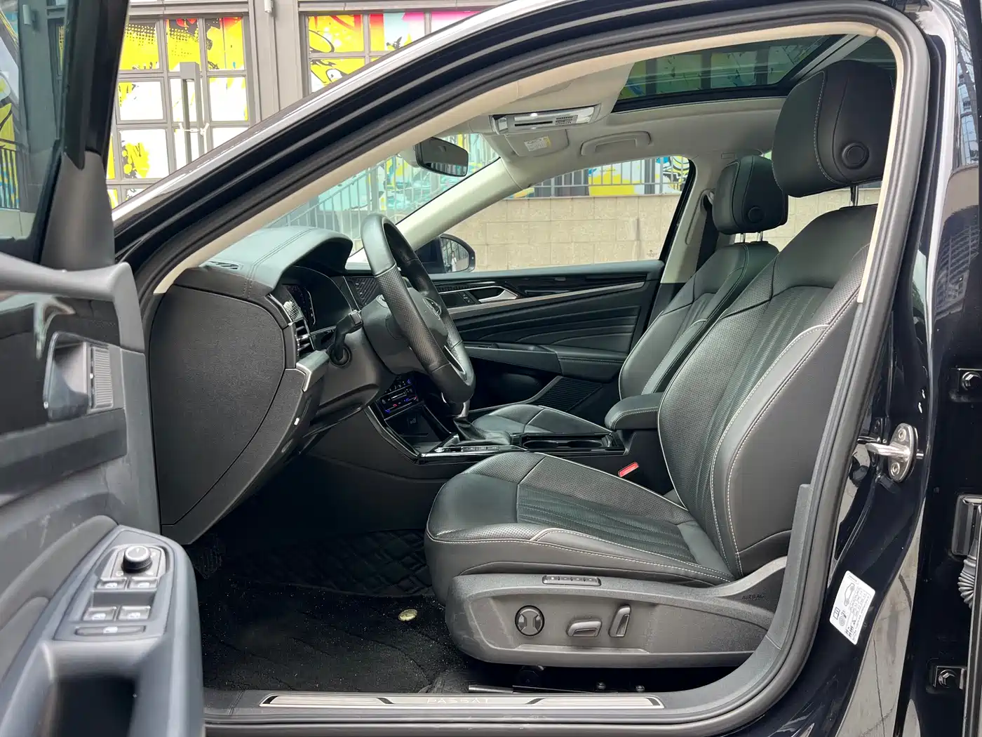 Volkswagen Passat 2023 330TSI Starlight Luxury Edition фото 9