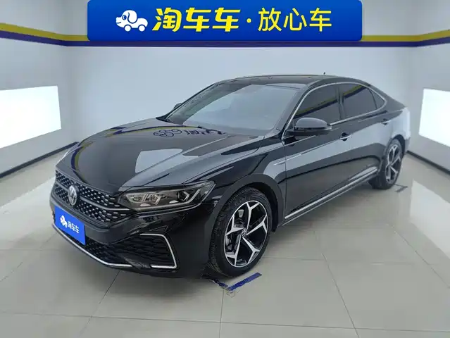 Volkswagen Passat Рестайлинг, 330TSI, Star Sky Luxury