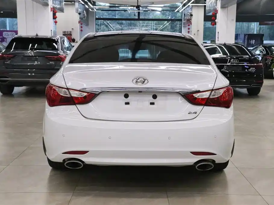 Hyundai Sonata 2013 2.4L Automatic Luxury Edition (China IV) фото 3