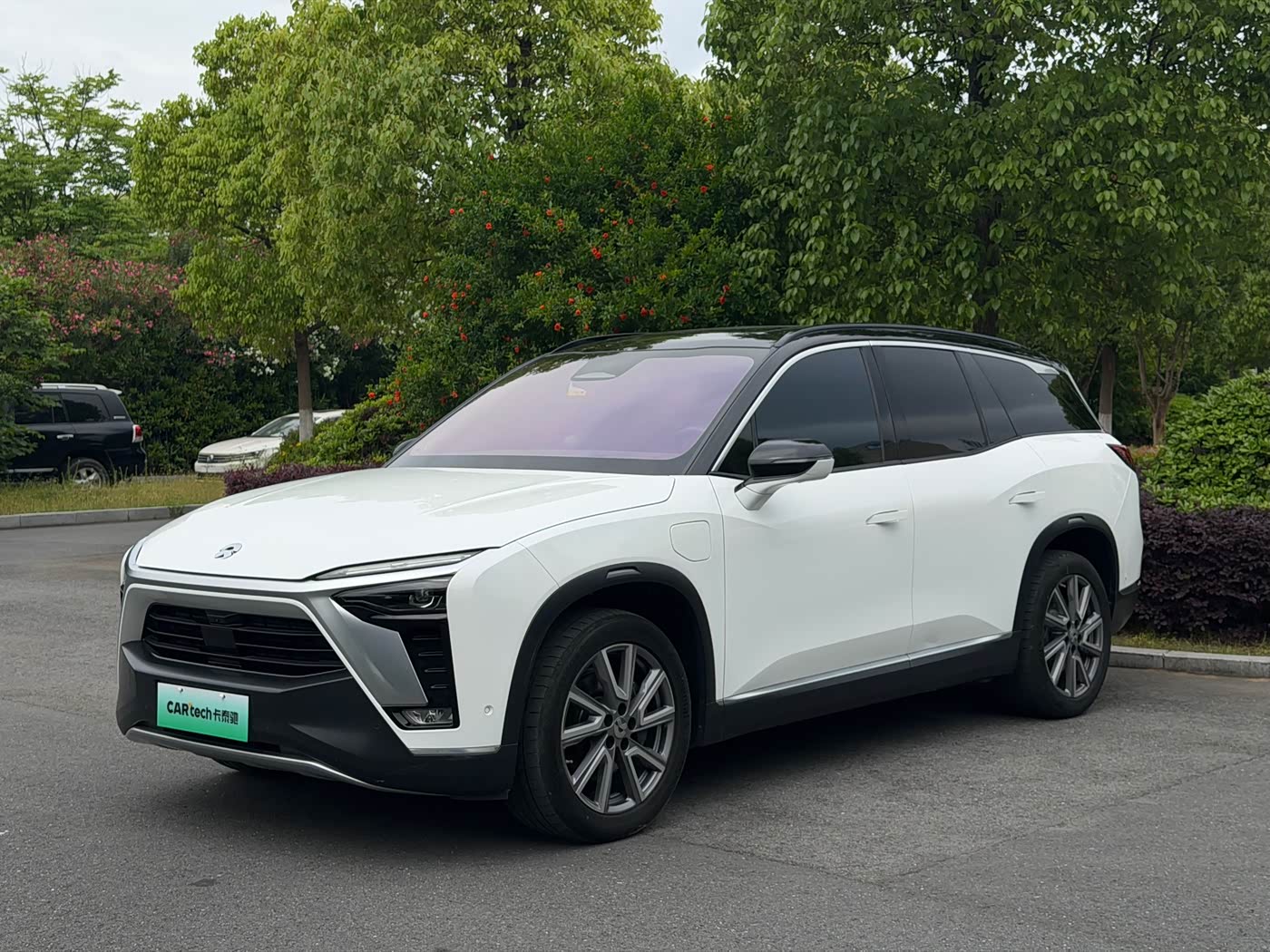NIO ES8