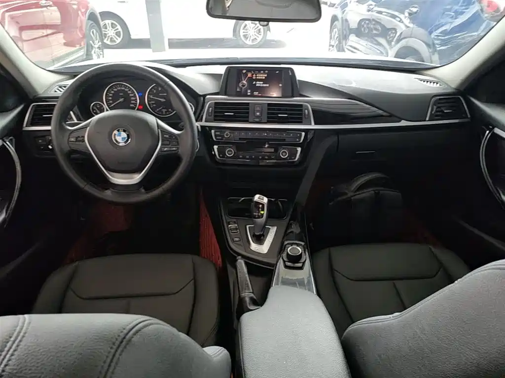BMW 3 Series 2017 318Li Fashion фото 10