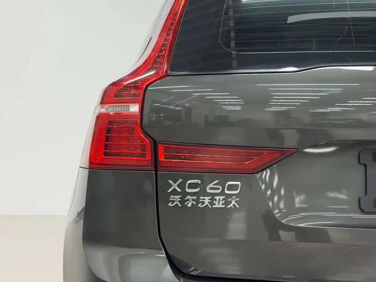 Фото 19 - Volvo XC60
