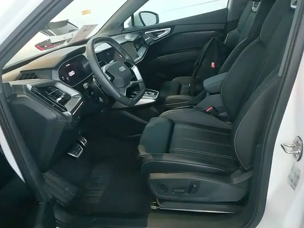 Audi Q4 e-tron 2025 2024 40 e-tron Pioneer Edition