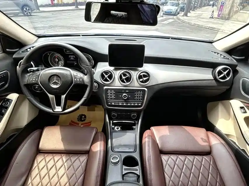 Mercedes-Benz GLA 2016 GLA 220 4MATIC Fashion фото 4