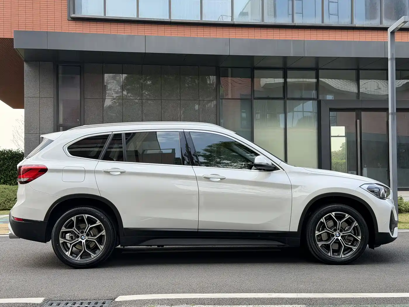 BMW X1 2022 sDrive25Li Leading фото 5