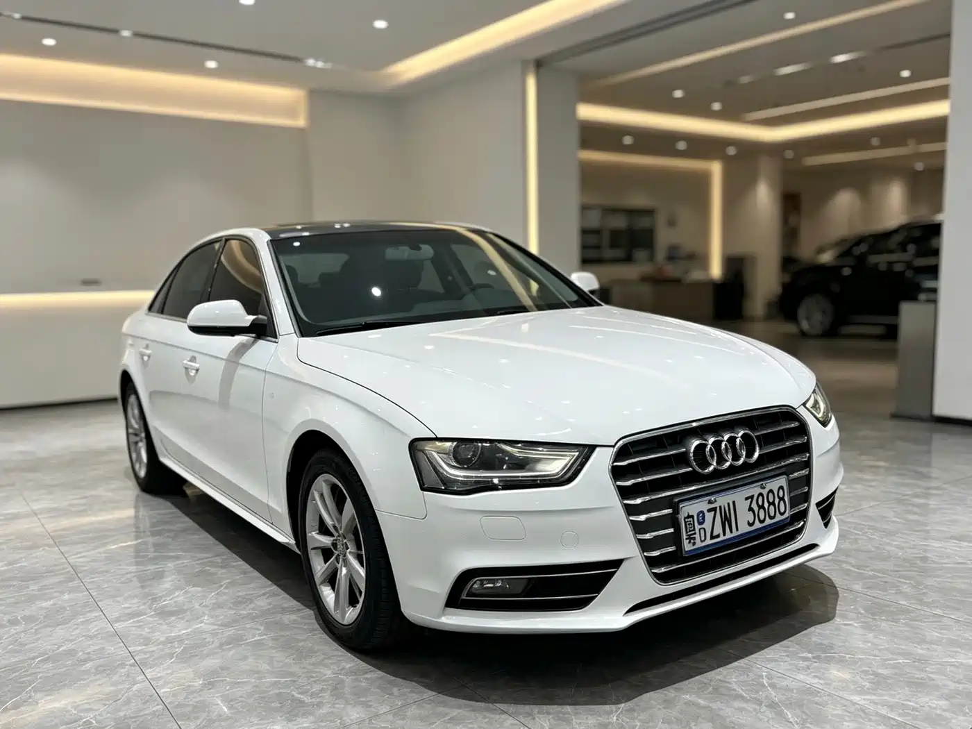 Фото 2 - Audi A4L