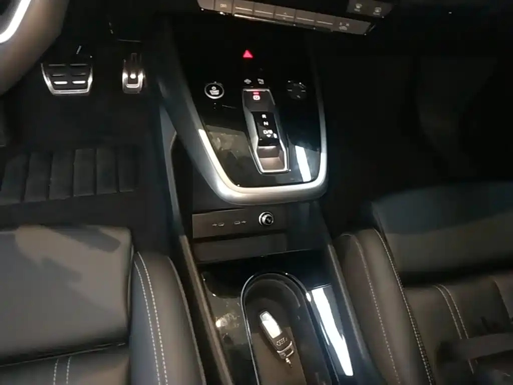 Audi Q4 e-tron 2025 2024 40 e-tron Pioneer Edition