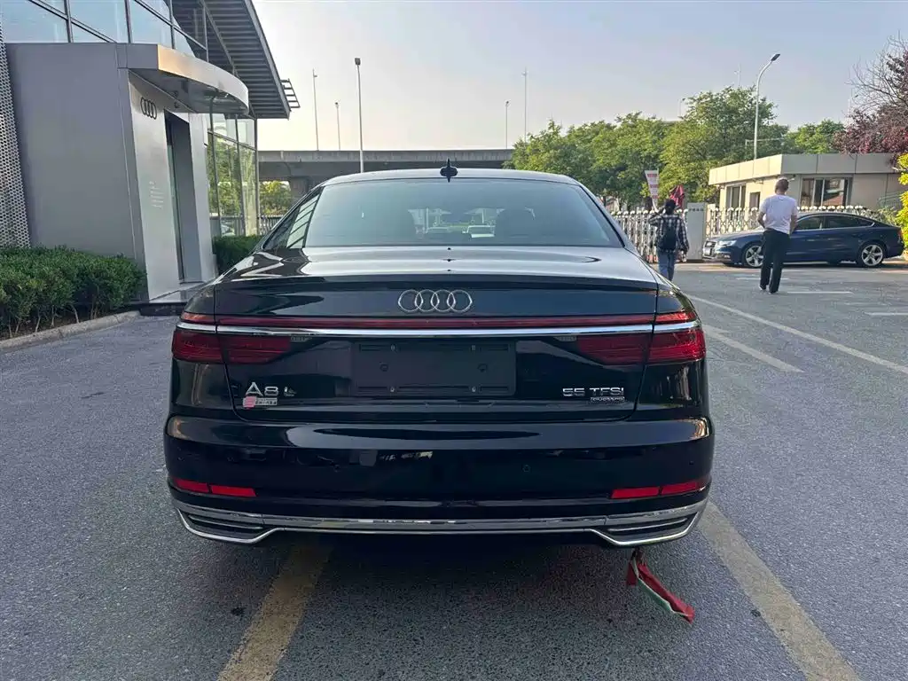 Audi A8 2018 A8L 55 TFSI quattro Launch Premium фото 6