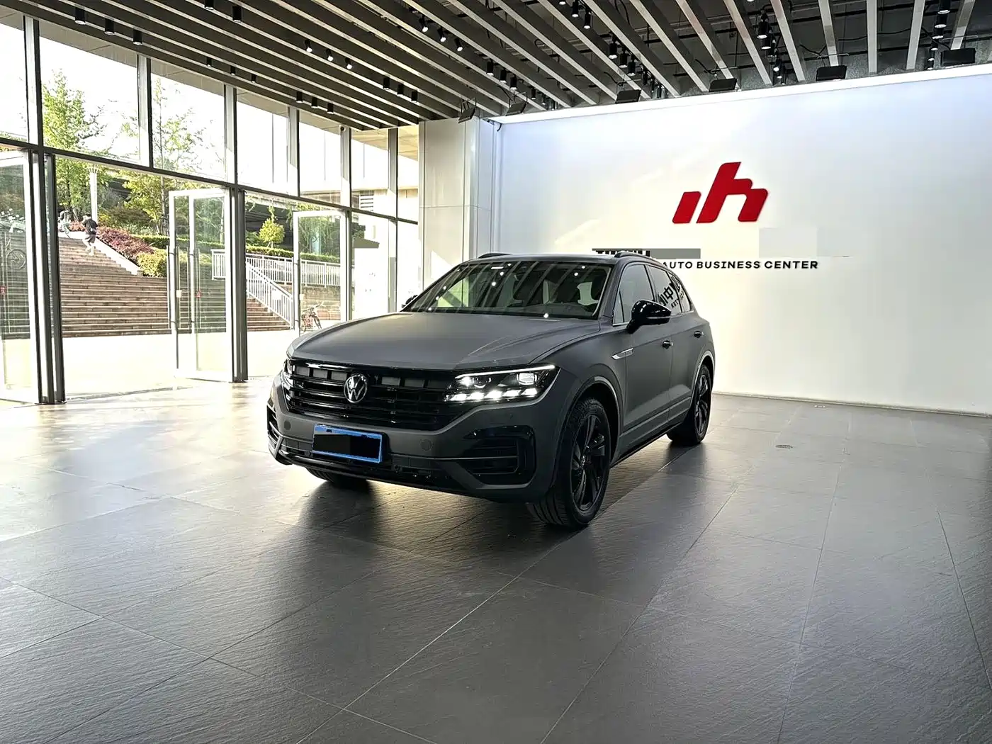 Volkswagen Touareg 2023 3.0TSI R-Line Volcano Rock Paint Sport