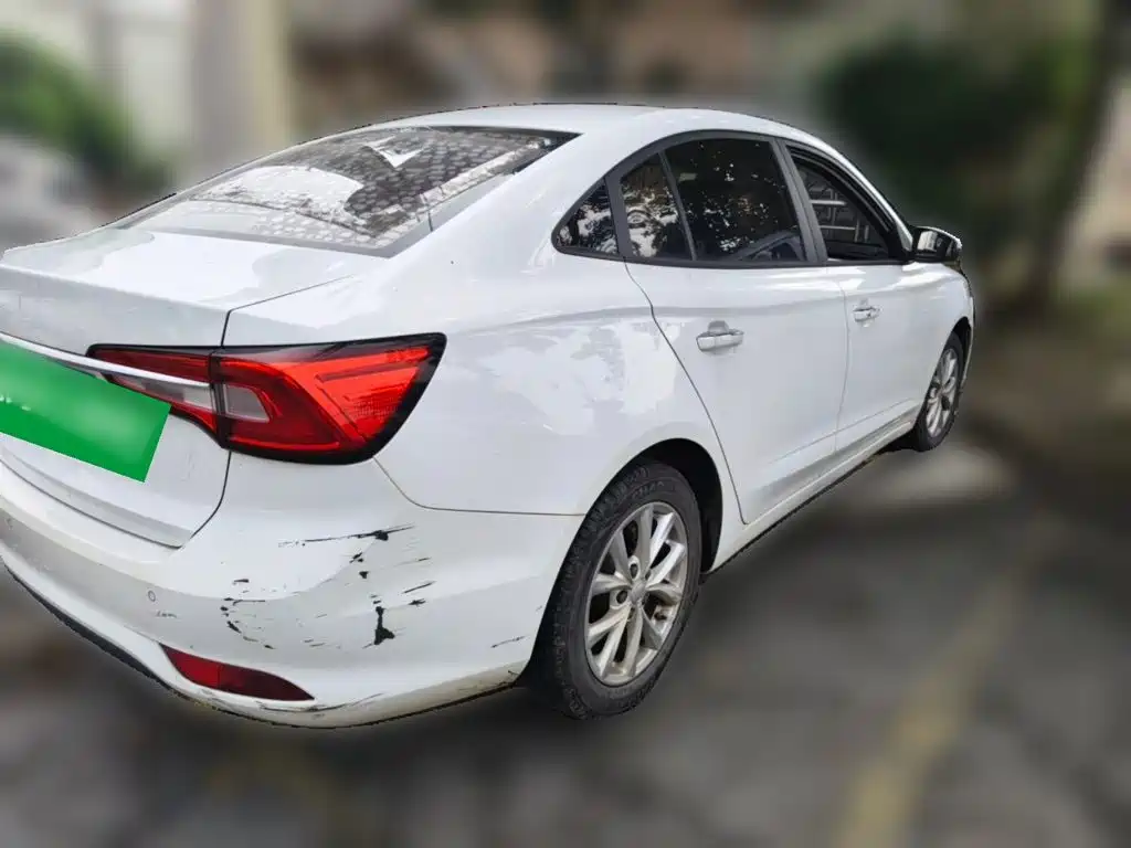 Фото 6 - Roewe i5
