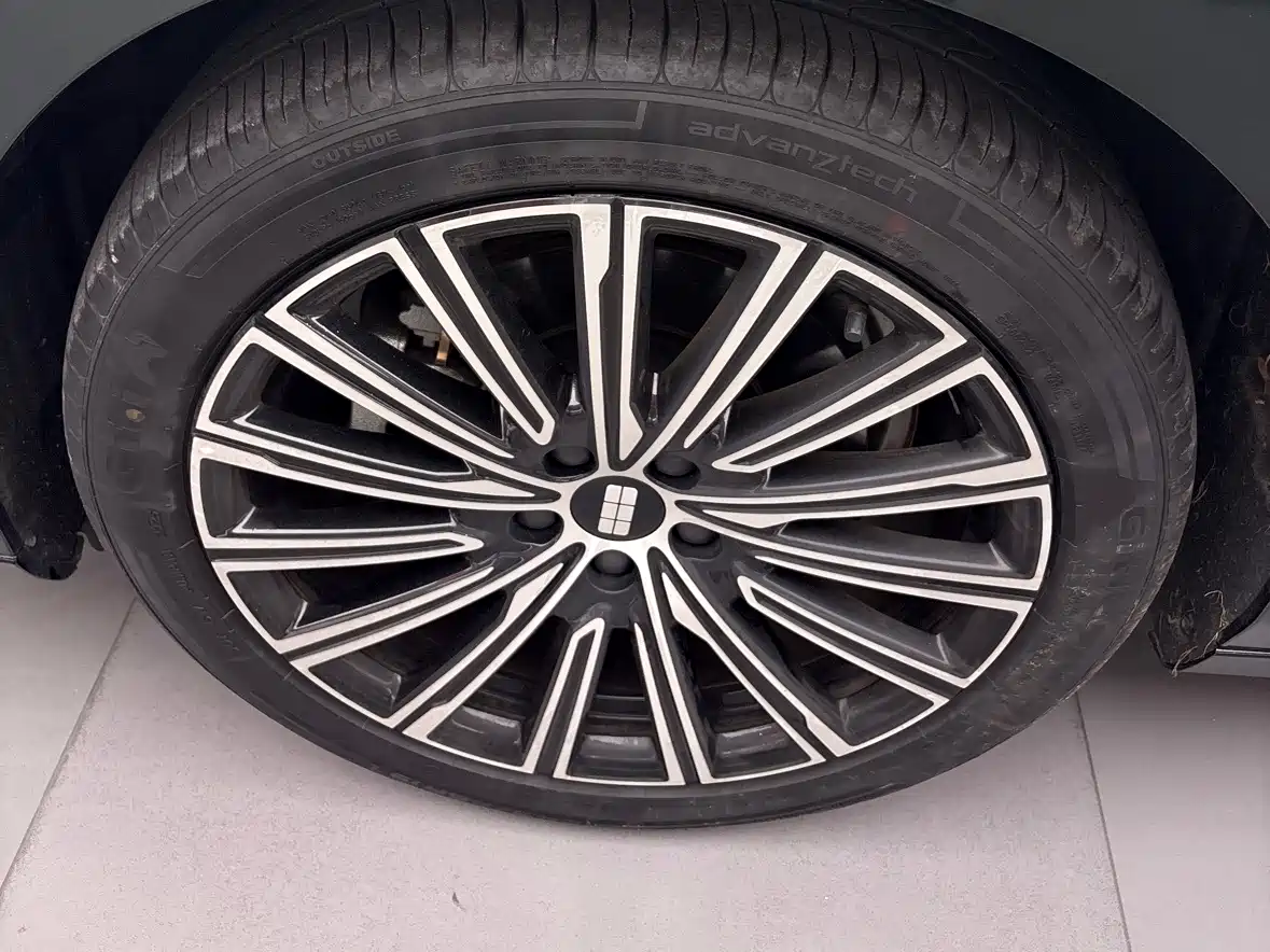 Geely Galaxy Galaxy Xingyao 8 2025 2025 Model 130km EM-i Flagship Edition