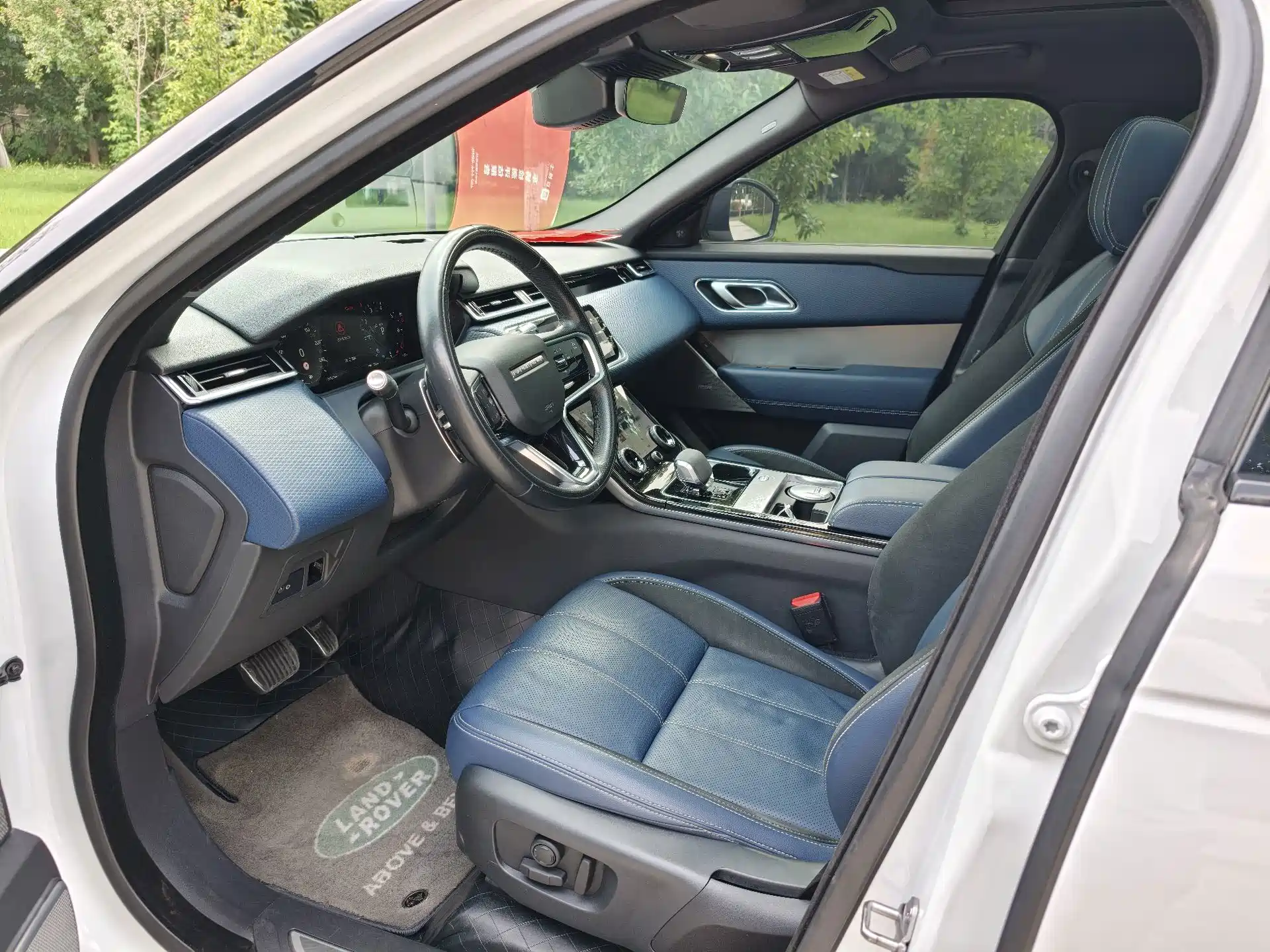 Фото 9 - Land Rover Range Rover Velar