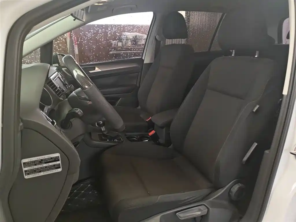 Volkswagen Golf Sportsvan 2016 1.6L Automatic Comfort фото 15