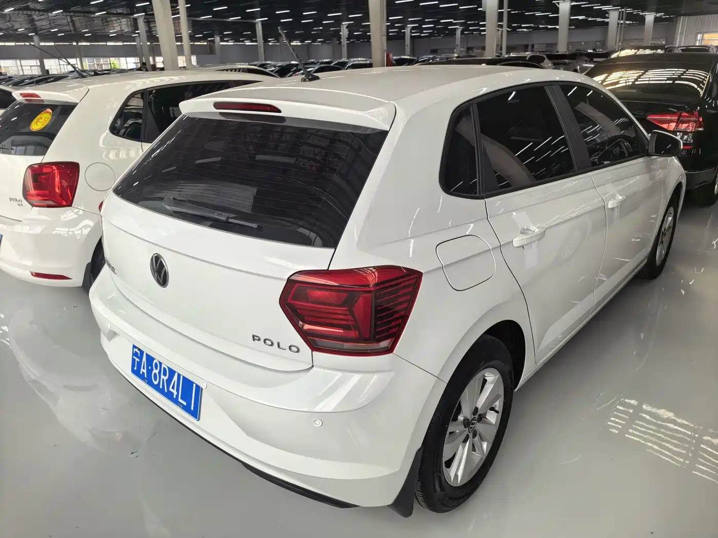 VOLKSWAGEN POLO