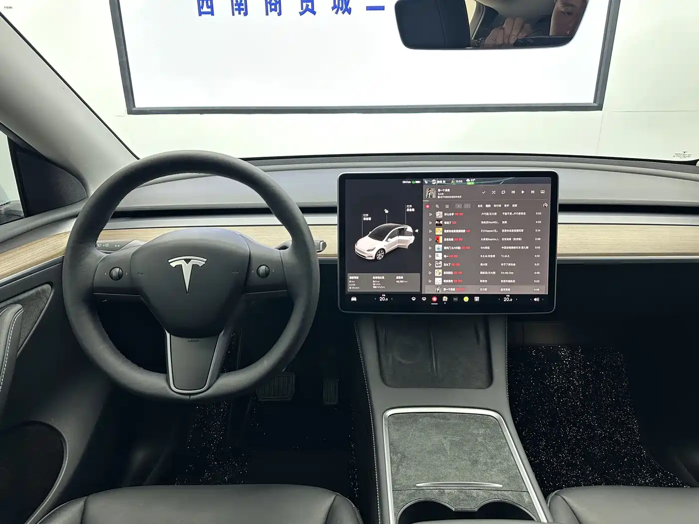 TESLA MODEL Y