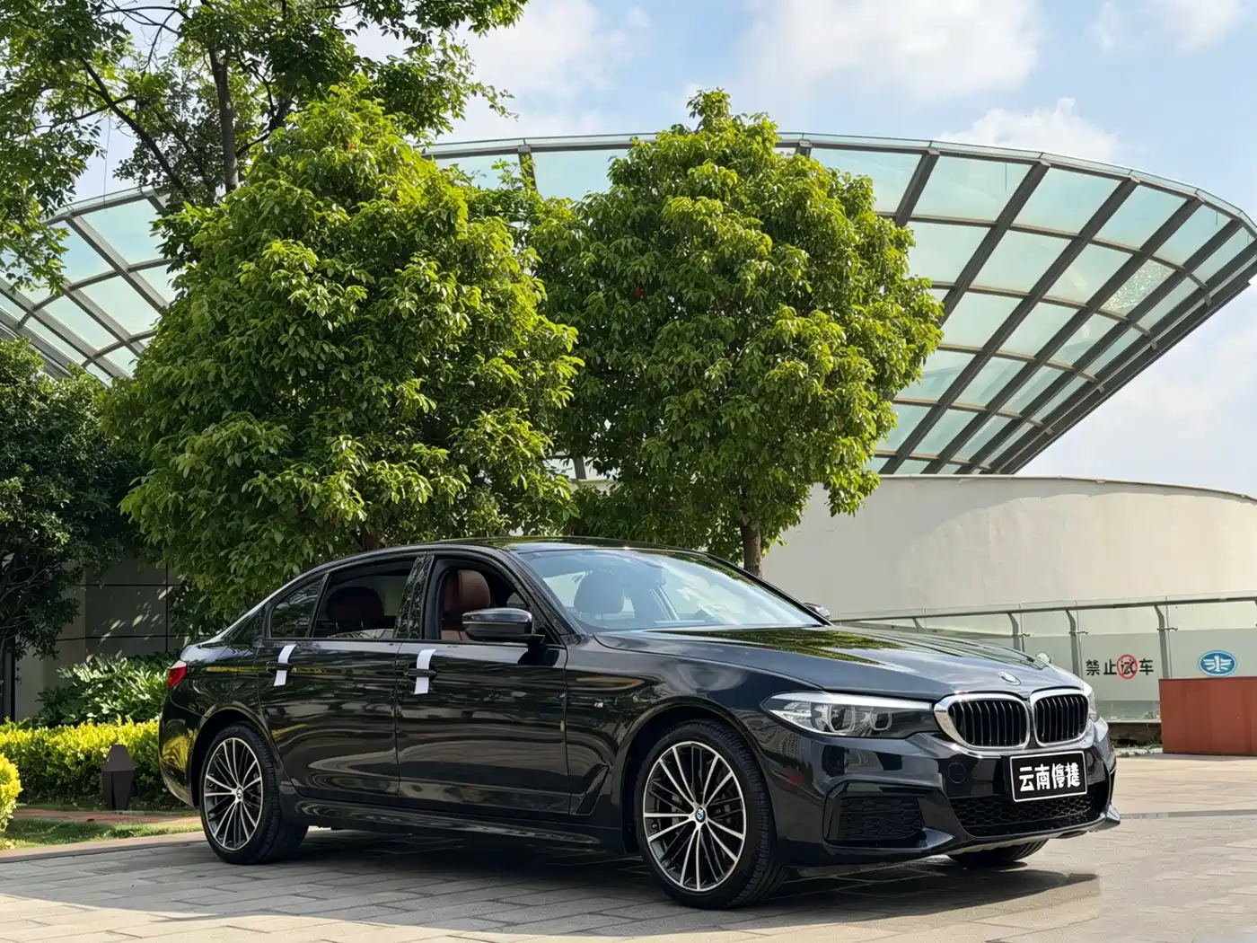 BMW 5 Series 2019 Facelift 530Li Leading M Sport Package фото 3