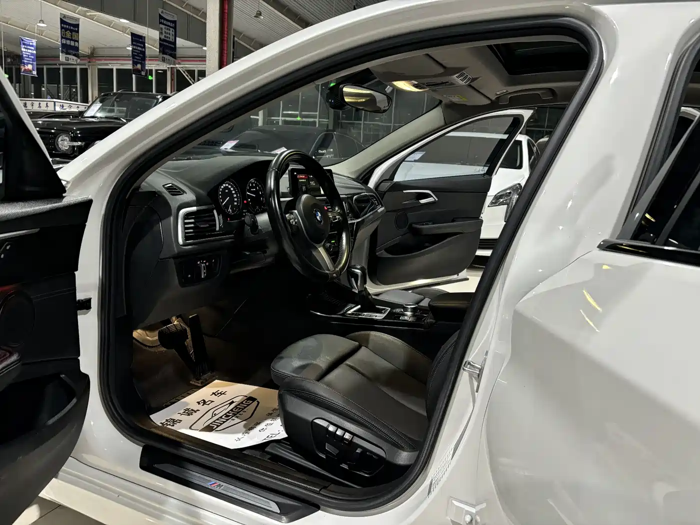 BMW 1 Series 2019 118i M Sport Package фото 8