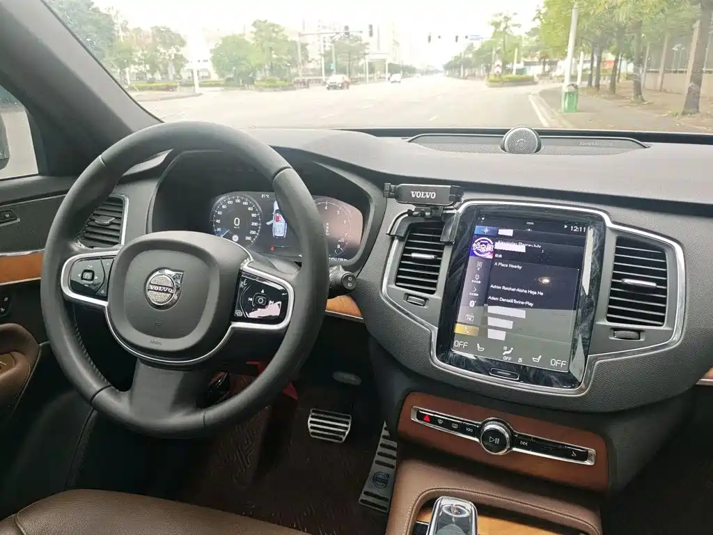 صورة 8 - Volvo XC90