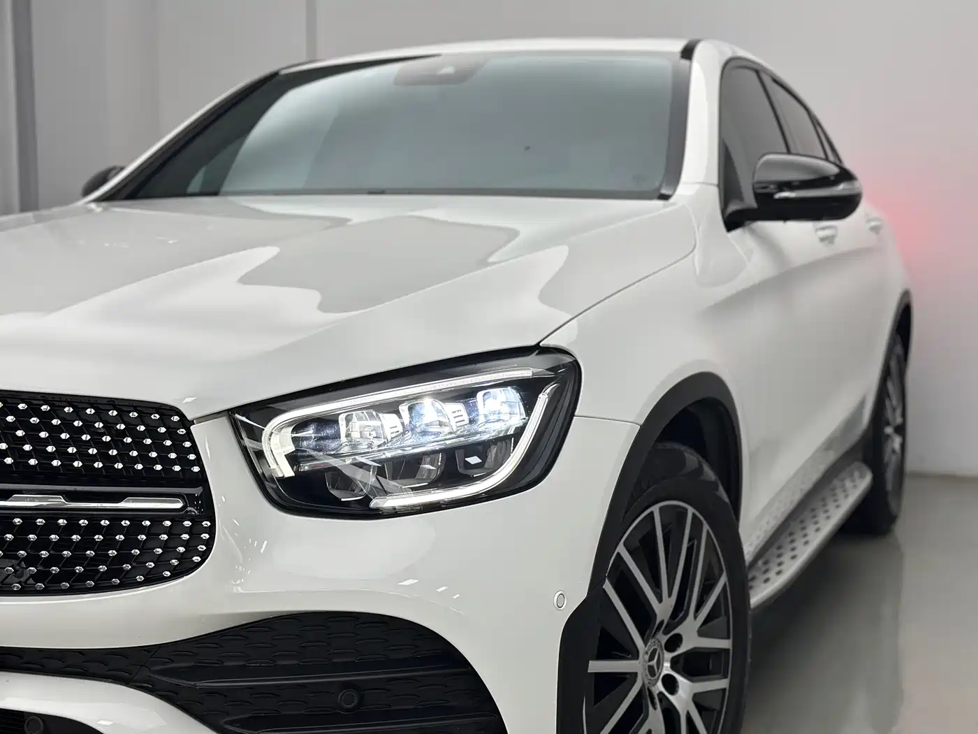Mercedes-Benz GLC Coupe 2020 GLC 300 4MATIC Coupe SUV фото 3