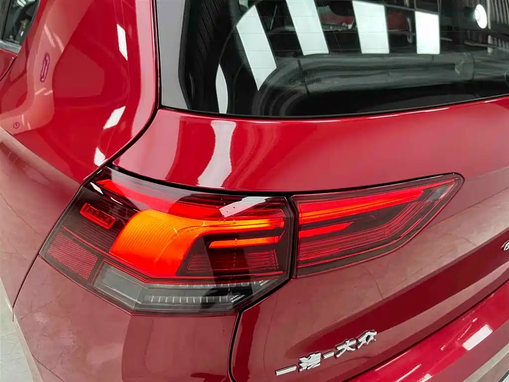 Volkswagen Golf 2021 280TSI DSG 30th Anniversary Edition фото 18