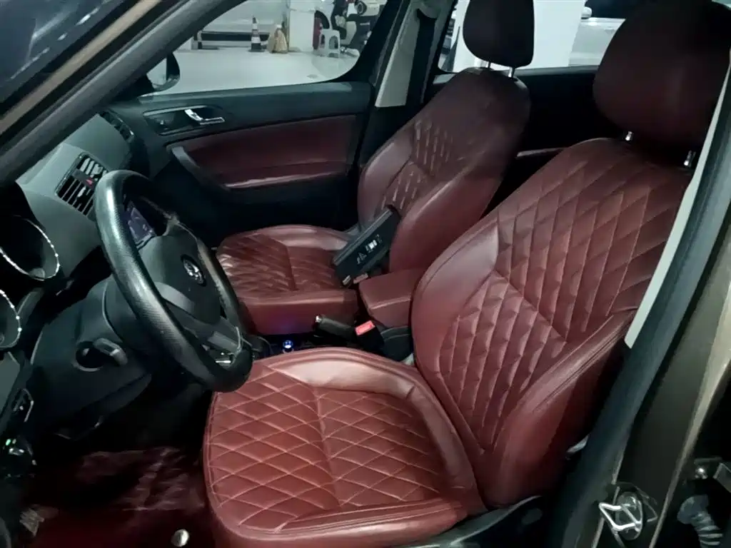 Škoda Yeti 2016 1.4TSI DSG Forward Edition фото 15