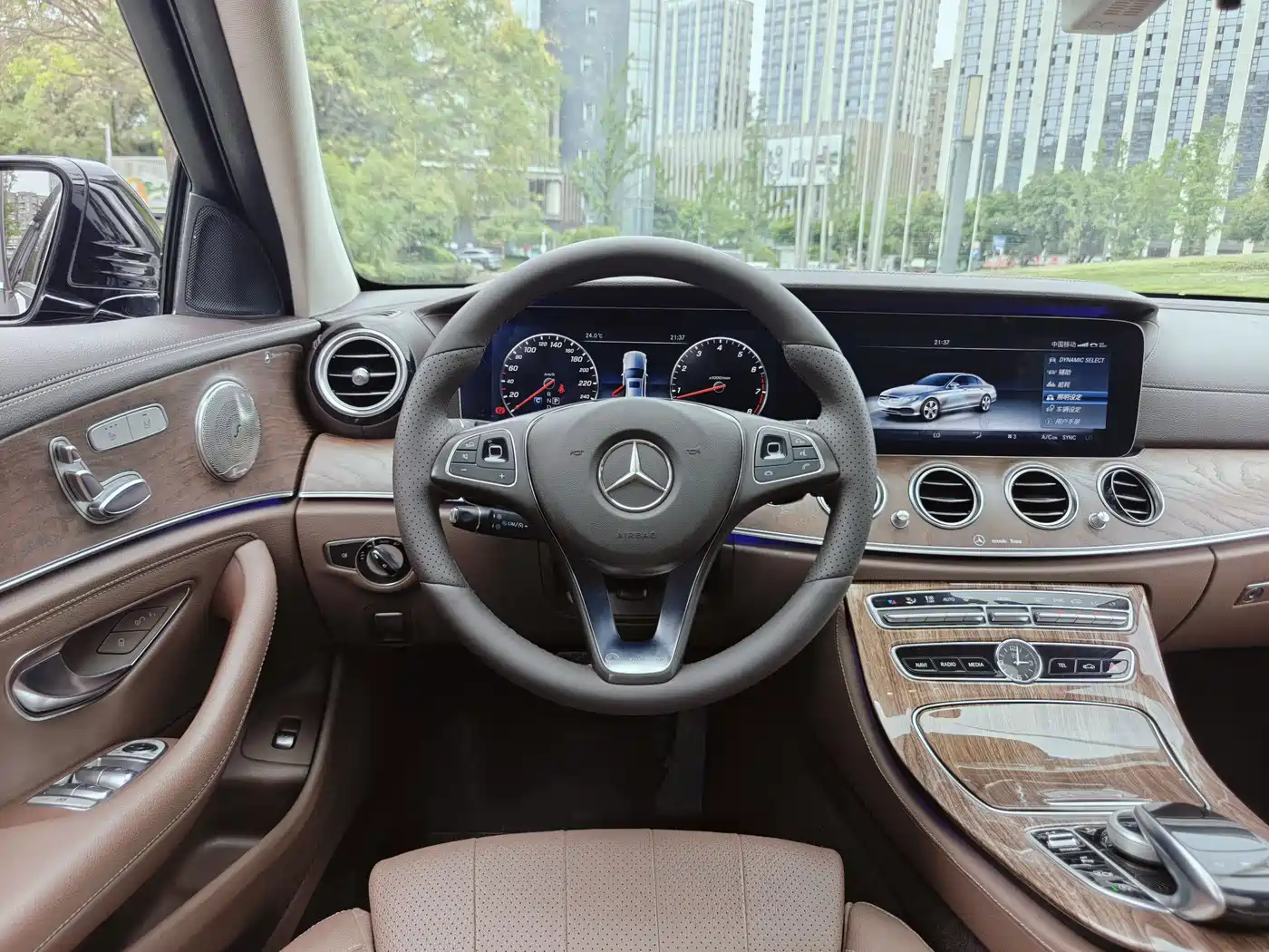 Mercedes-Benz E-Class 2017 E 200 L 4MATIC фото 12