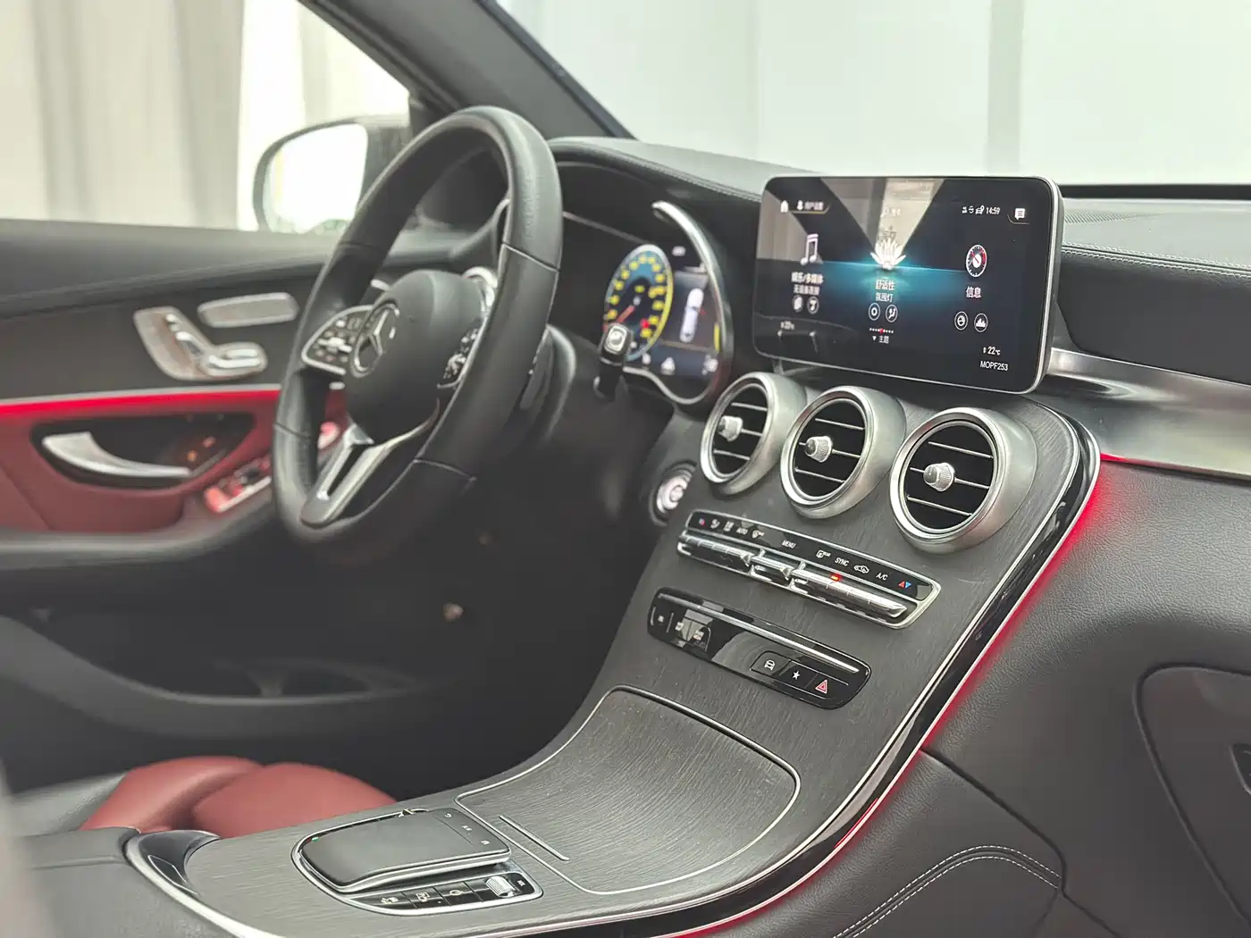 Mercedes-Benz GLC Coupe 2020 GLC 300 4MATIC Coupe SUV фото 38