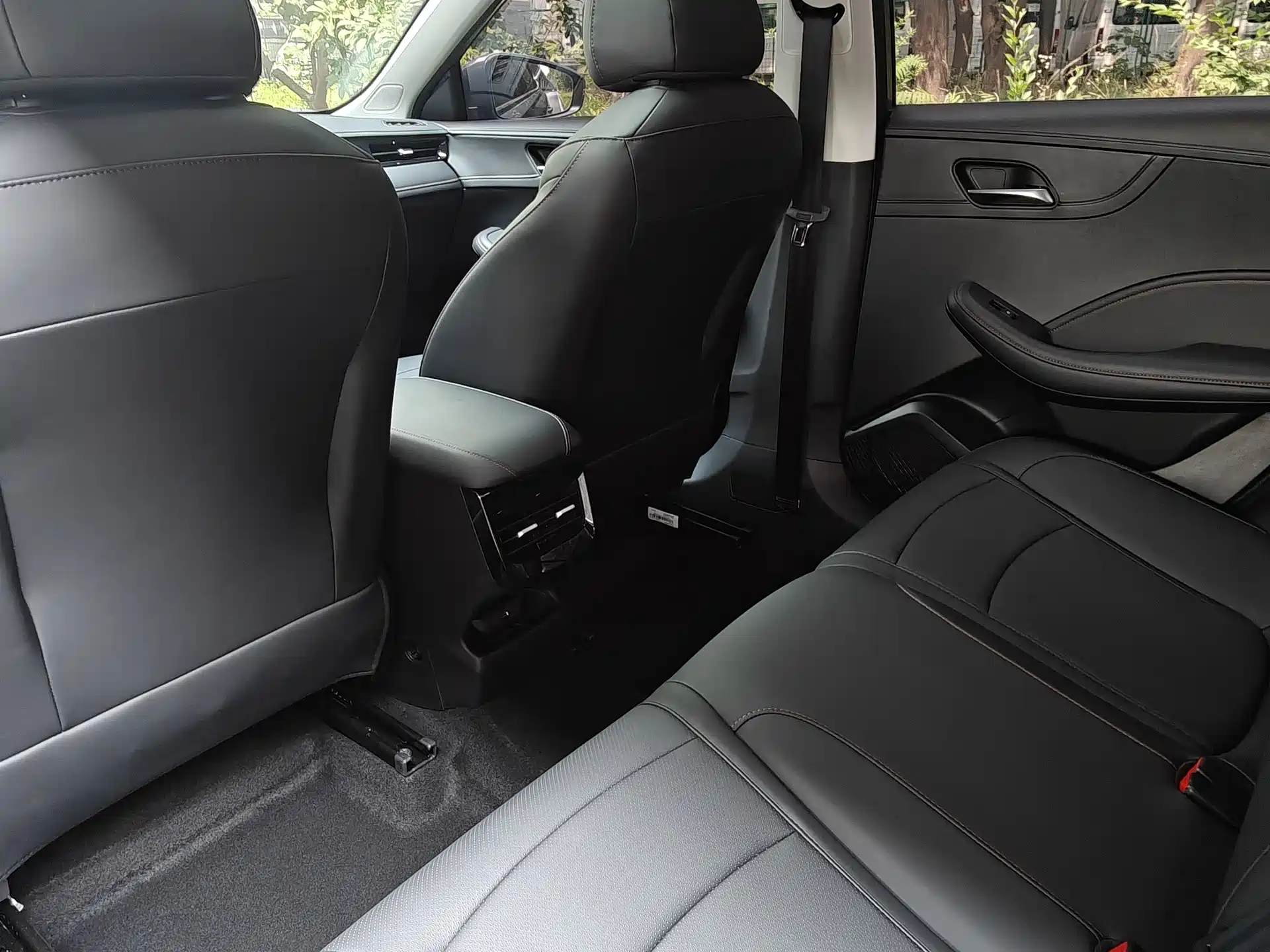Фото 9 - Roewe i5