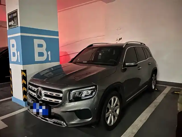 MERCEDES-BENZ GLB