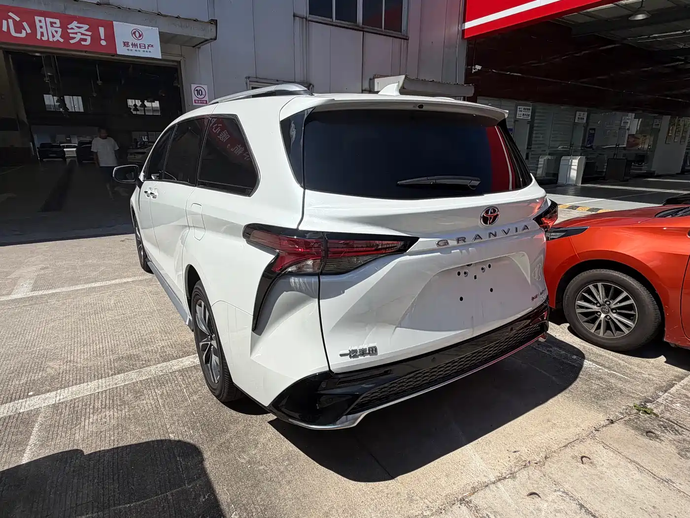 Toyota Granvia 2025 2024 2.5L Hybrid Premium PLUS 4WD Edition