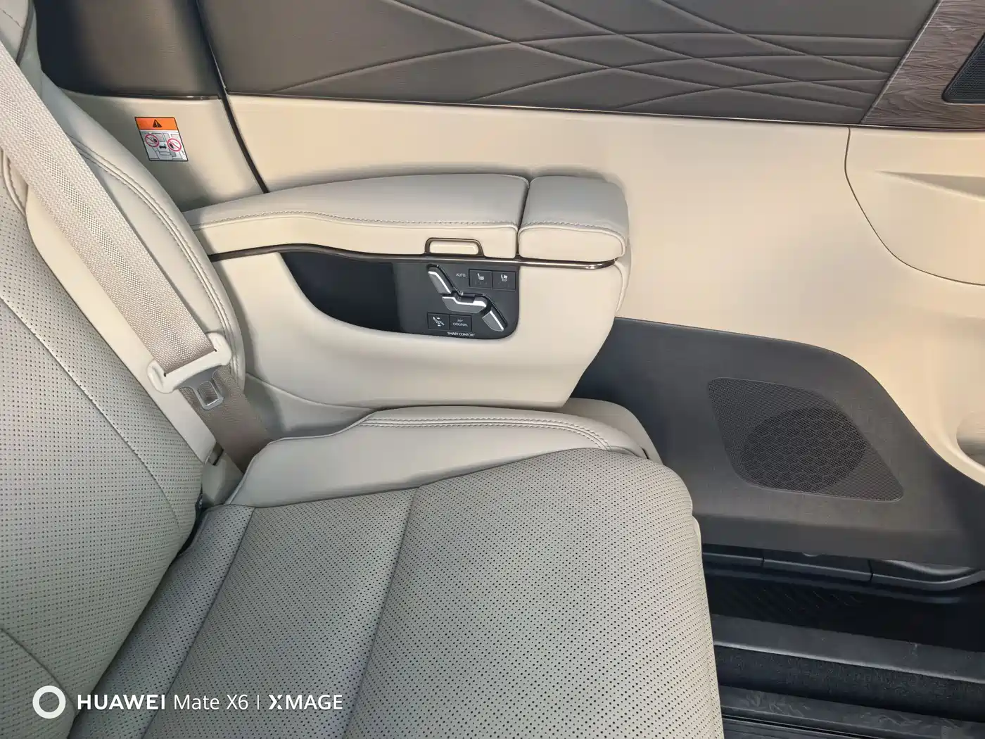 Toyota Alphard 2024 Hybrid 2.5L Ultimate Enjoyment Edition фото 21