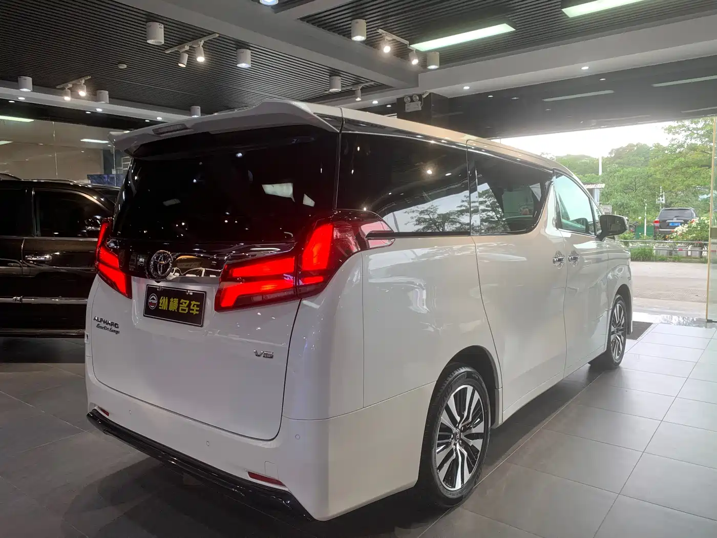 Toyota Alphard 2018 Facelift 3.5L Luxury Edition фото 6